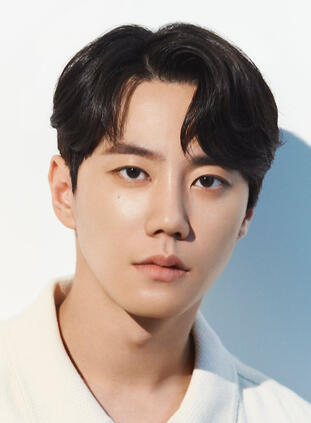 LEE JUNYOUNG