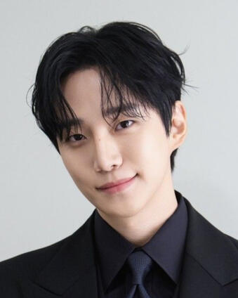 LEE JUNHO
